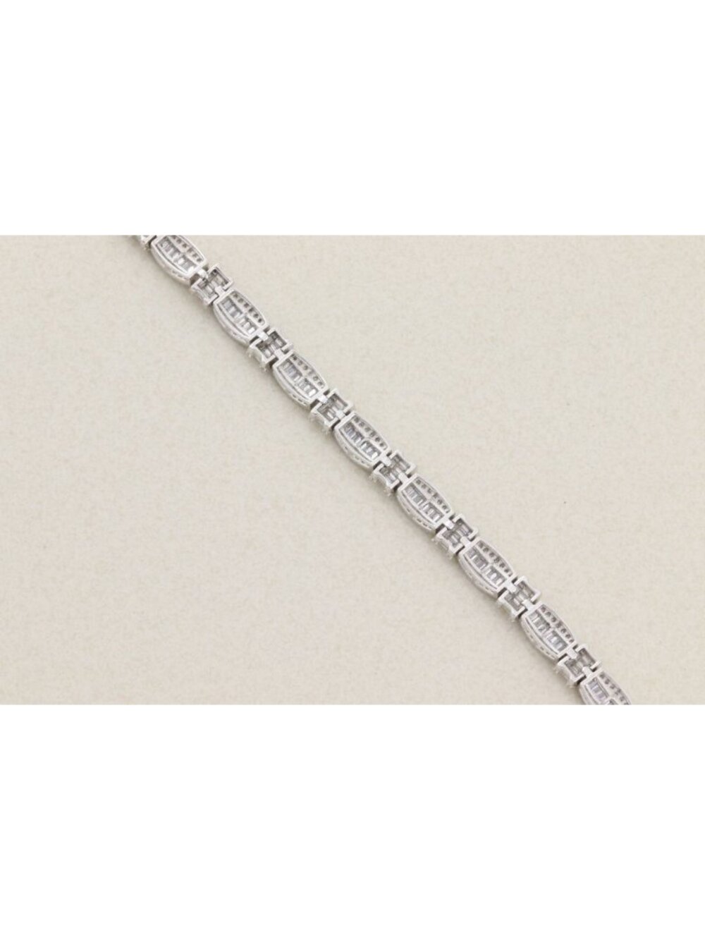 Sterling Silver Gorgeous Sparkly 4 carat Cubic Zirconia Tennis Bracelet 8" inch - Picture 7 of 8